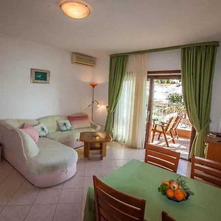 Apartment Rosanda *